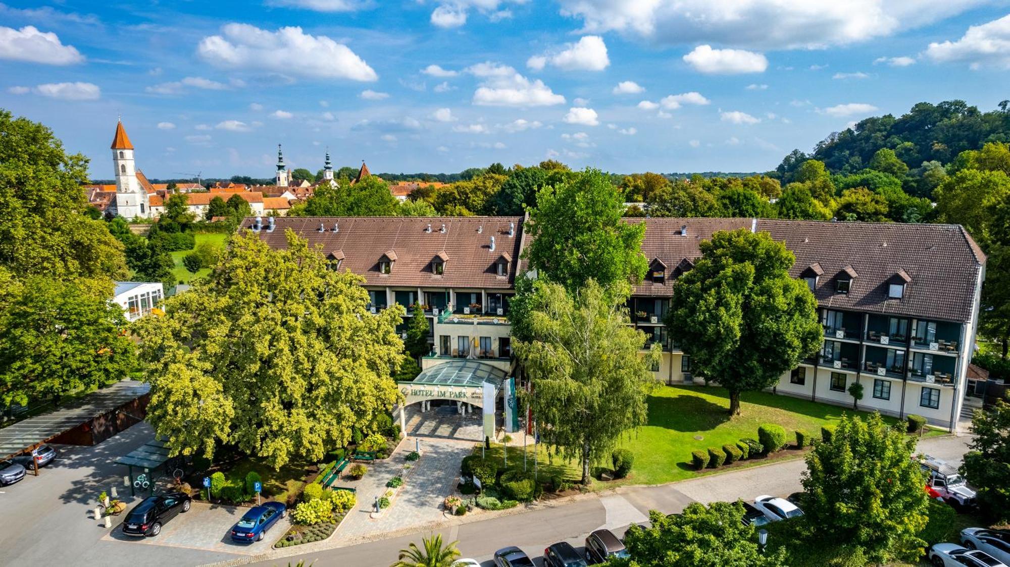 Hotel Im Park 4*